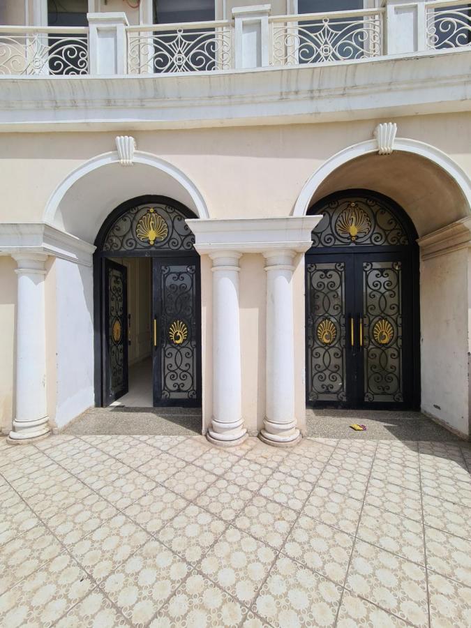 Отель Lord Krishna Palace Вриндавана Экстерьер фото